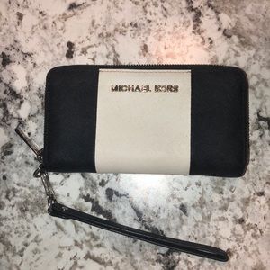 Michael Kors Zip Wristlet Wallet